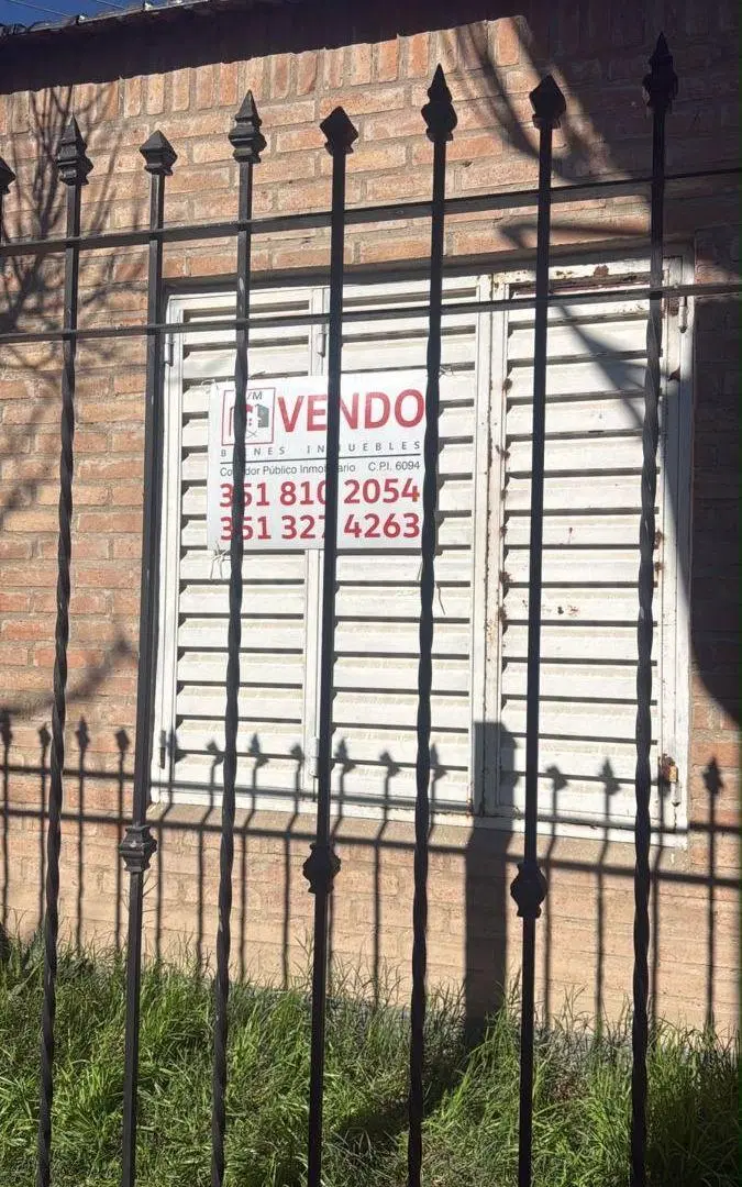 VENTA CASA TRES DORMITORIOS BARRIO LAS LILAS 4
