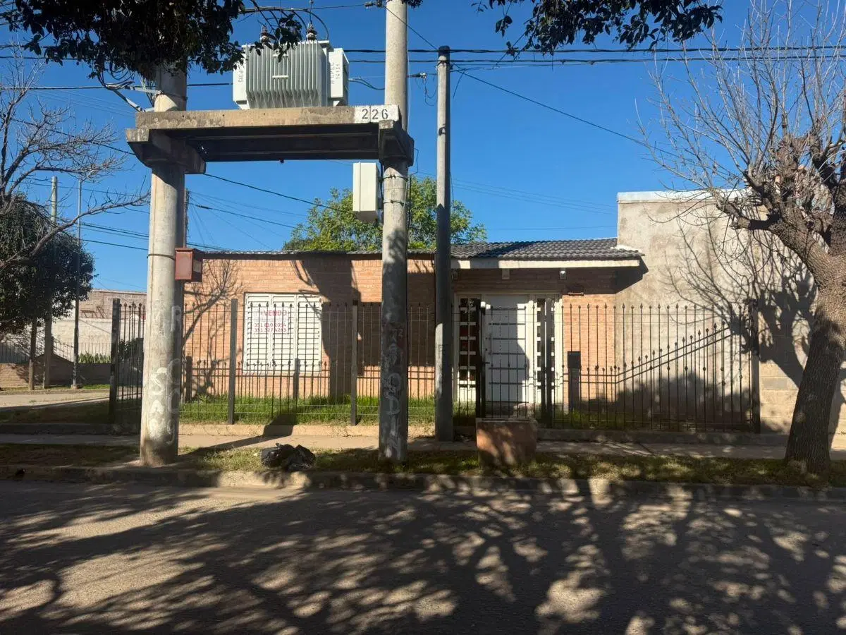 VENTA CASA TRES DORMITORIOS BARRIO LAS LILAS 3