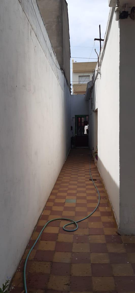 Foto de CASA CON DOS LOCALES COMERCIALES/ PERMUTA/ VENTA DIRECTA., imagen 3