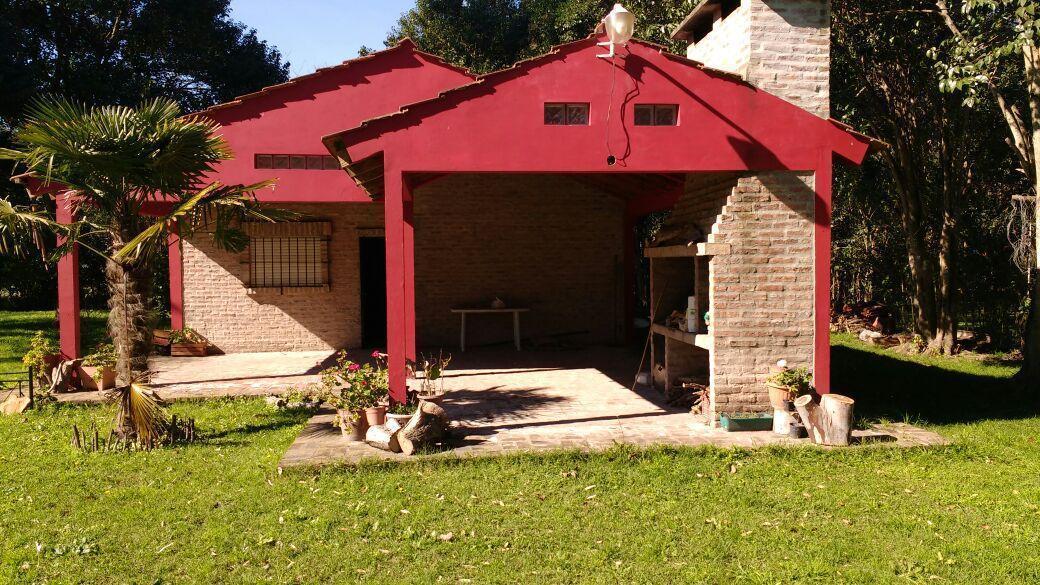 EXCELENTE CASA-QUINTA CON PILETA.