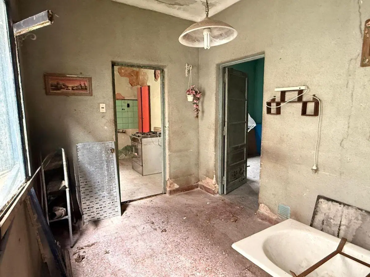 CASA, LOCAL, DEPOSITO, SOBRE AMPLIO LOTE 3