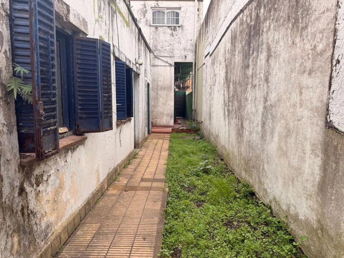 CASA, LOCAL, DEPOSITO, SOBRE AMPLIO LOTE 5