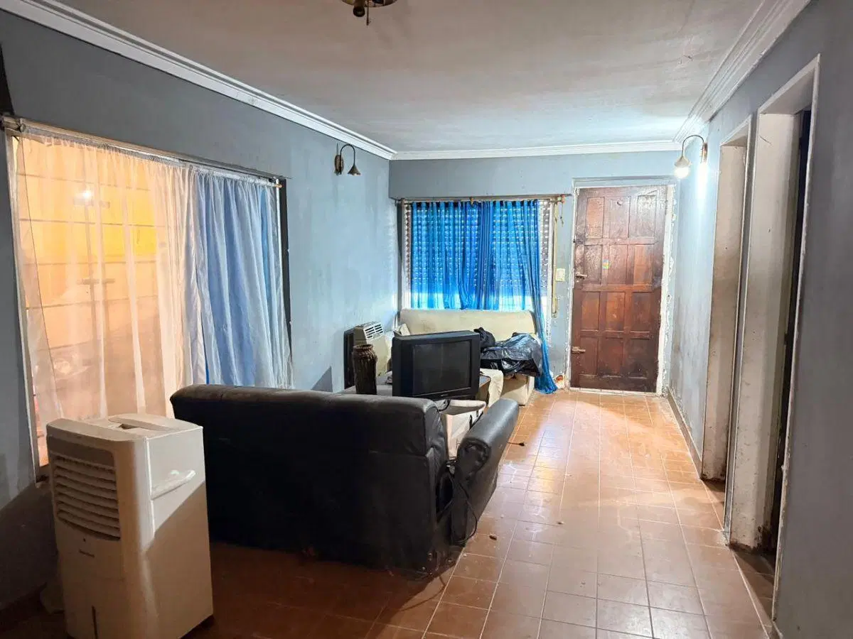 CASA 3 AMBIENTES A REFACCIONAR CON JARDIN Y FONDO 1