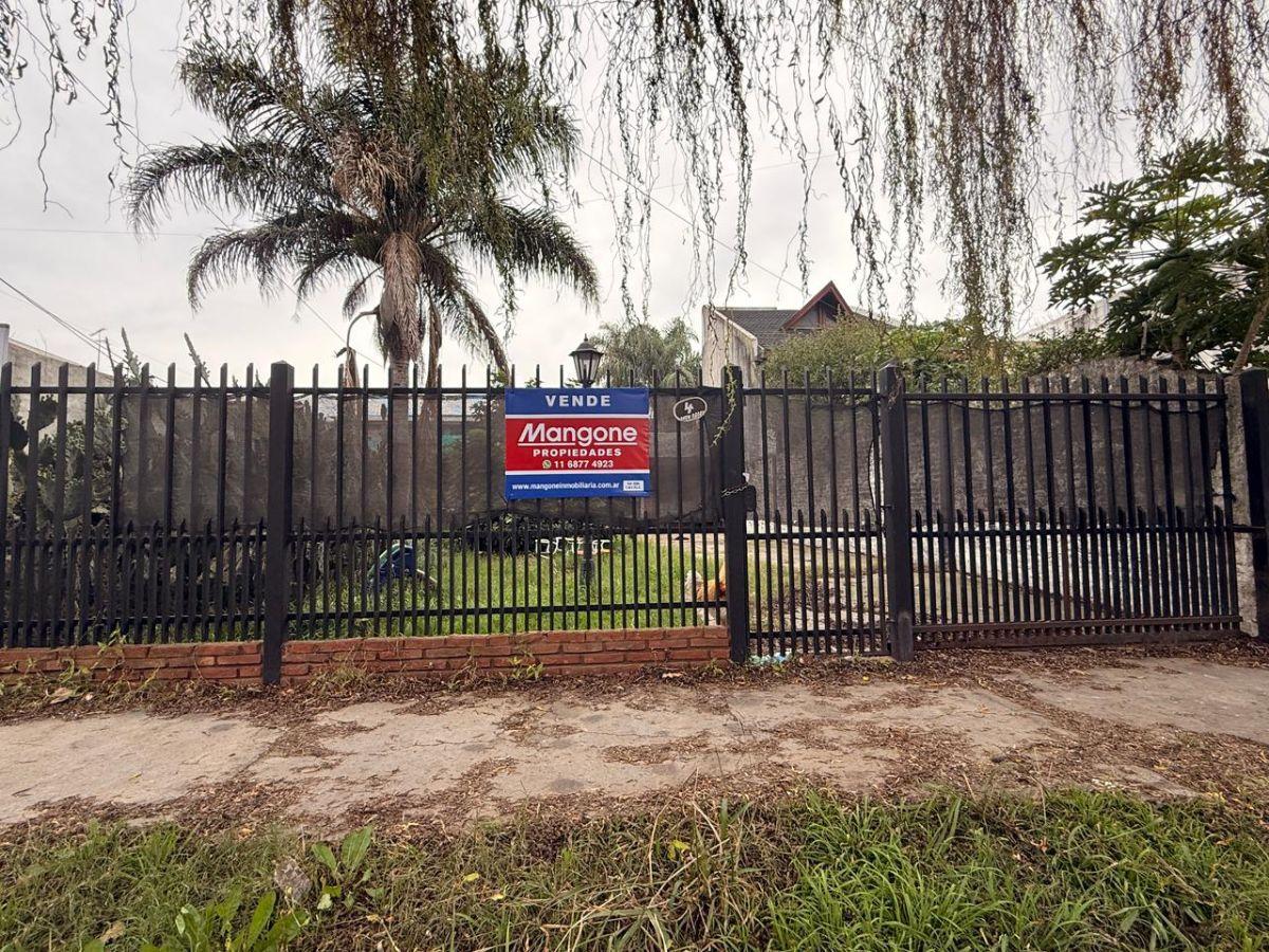 CASA 3 AMBIENTES A REFACCIONAR CON JARDIN Y FONDO