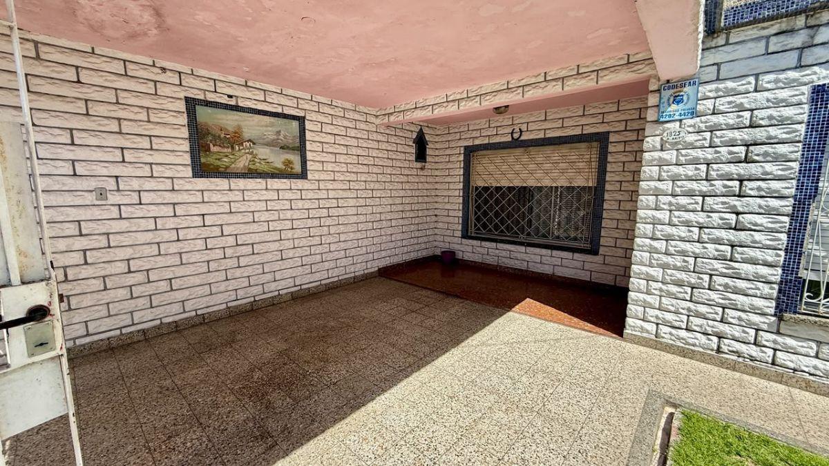Foto de PH TIPO CASA 3 AMBIENTES CON COCHERA Y PILETA – BANFIELD, imagen 3
