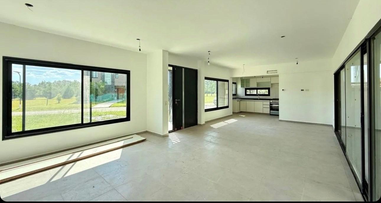 Foto de Casa a Estrenar en Barrio Cerrado El Cardal 2 | 3 Dorm | Pileta | Piso, imagen 5