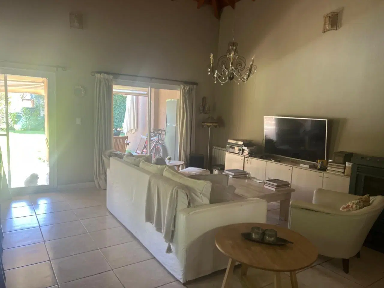 Casa en una planta  en Venta 3 dormitorios mas escritorio y 4 baños en Los Jazmines, Pilar del Este, 3