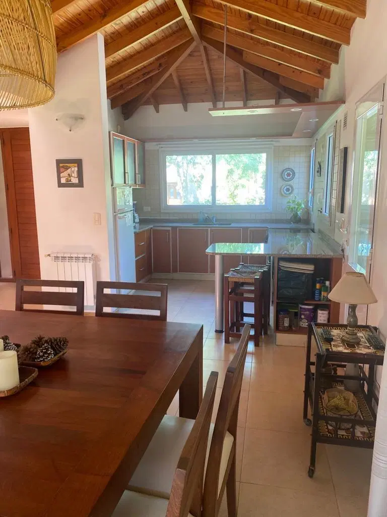 Casa  en Alquiler 3 dormitorios en 1 planta, muy buen estado. Los Jazmines, Pilar del Este, Pilar 4