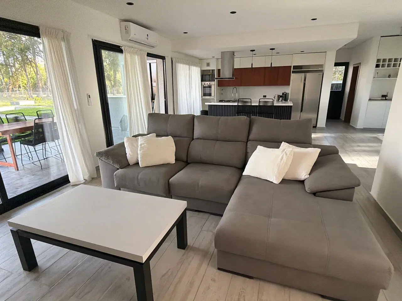 Casa  en Venta 3 dormitorios 4 baños 1 año de antiguedad IMPECABLE  en Santa Sofía, Pilar del Este, 5