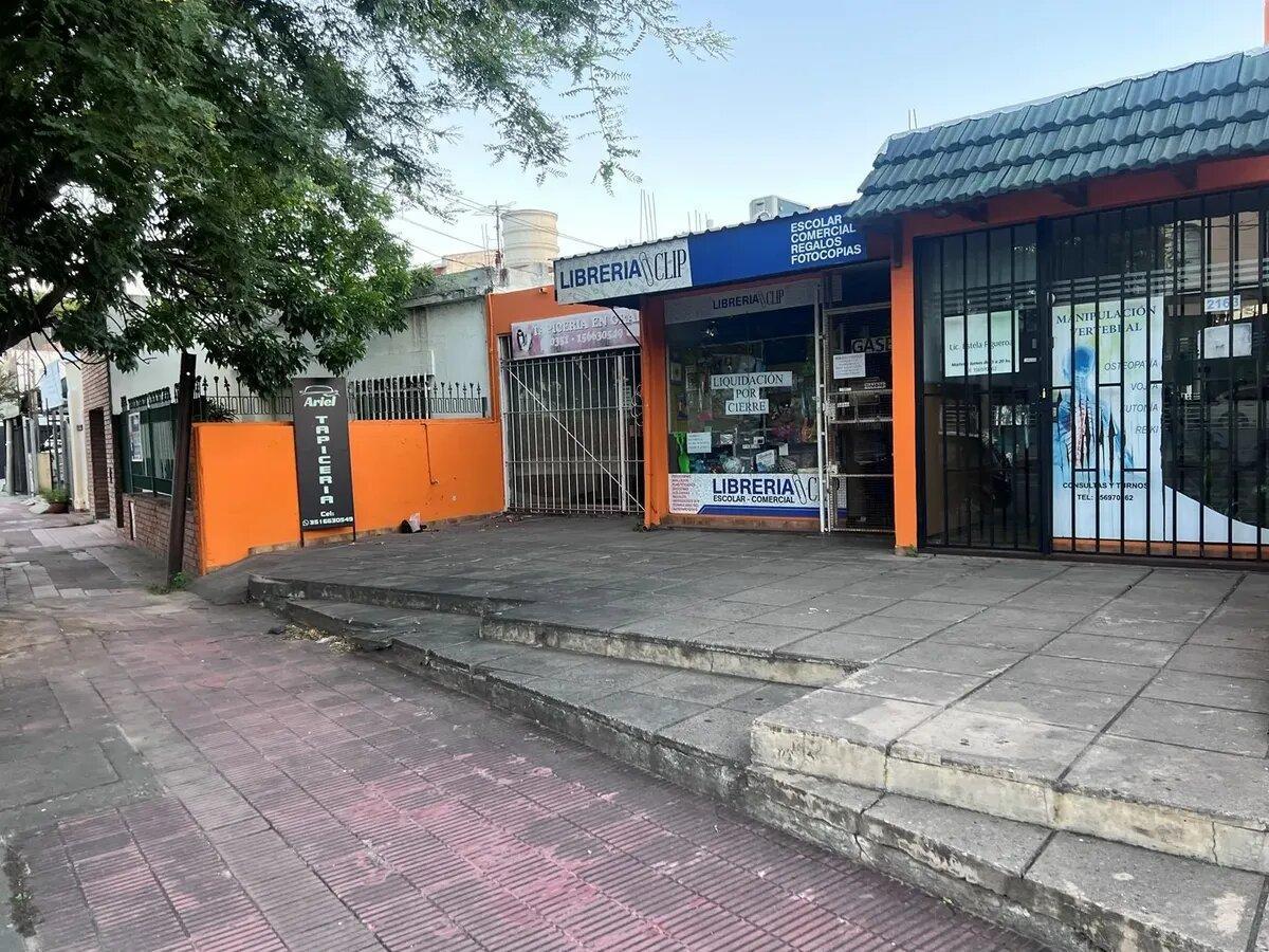 Foto de Venta Locales Comerciales Mas Cochera Villa Cabrera, imagen 2