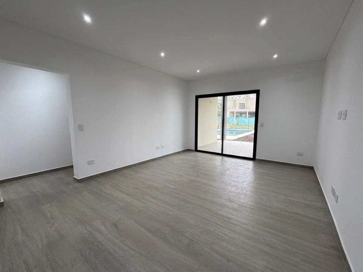 Foto de Venta Casa En 1 Planta , 3 Dormitorios Mas Escritorio, Pileta En Santa, imagen 5