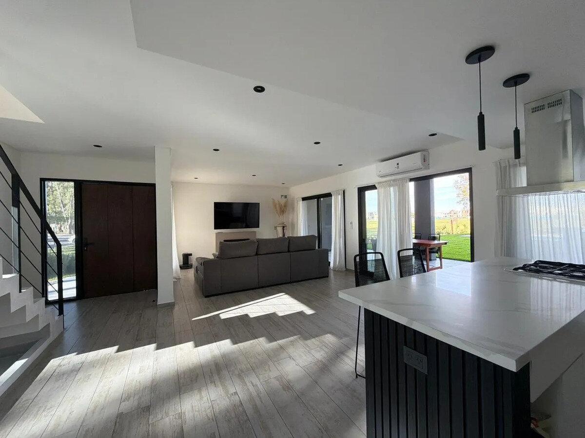 Foto de Casa En Venta 3 Dormitorios 4 Baños 1 Año De Antiguedad Impecable, imagen 4