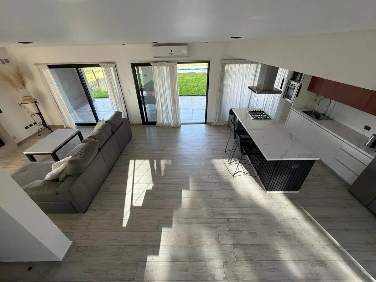 Foto de Casa En Venta 3 Dormitorios 4 Baños 1 Año De Antiguedad Impecable, imagen 3