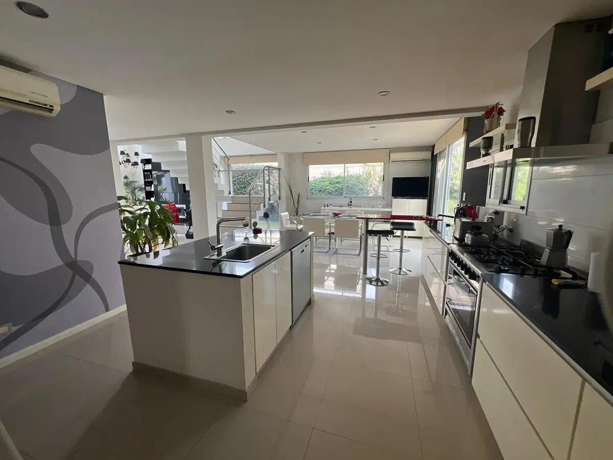 Foto de Casa En Venta 4 Dormitorios, Impecable, Moderna Con Pileta En Los, imagen 4