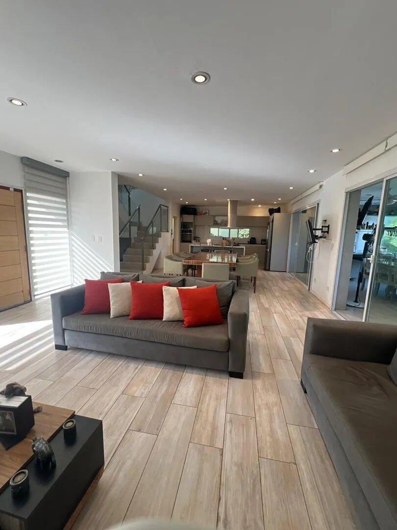 Foto de Casa En Venta 4 Dormitorios,, Moderna Impecable En Santa Guadalupe, imagen 2