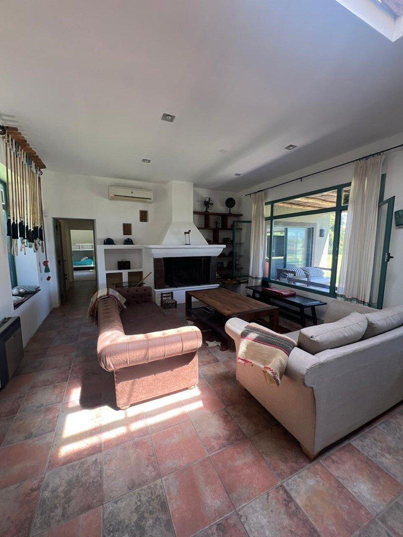 Foto de Casa en VENTA, 3 dormitorios más dependecia, en amplio lote y pileta, imagen 3