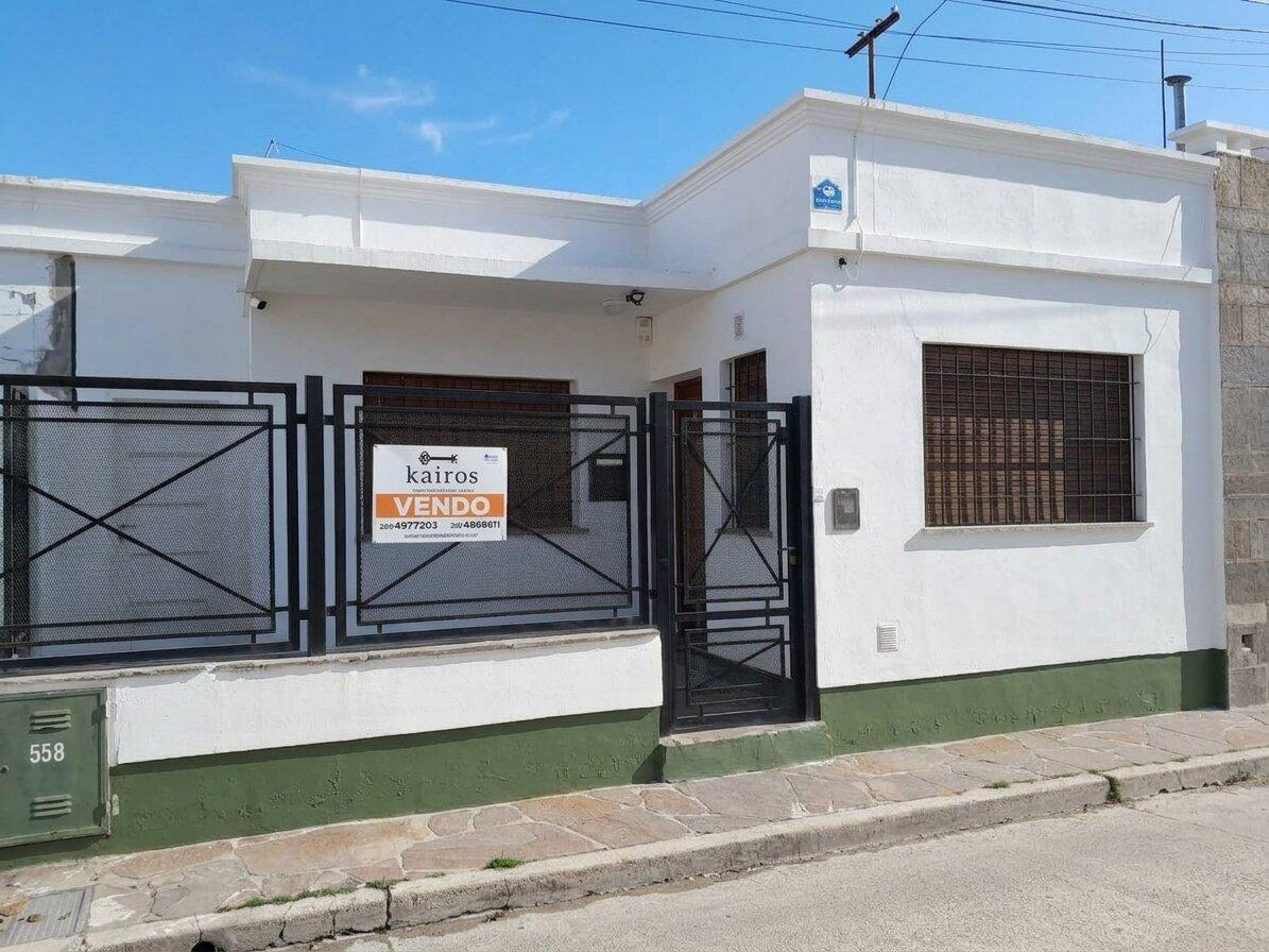Foto de VENTA HERMOSA CASA EN EL CENTRO DE TRELEW, imagen 1