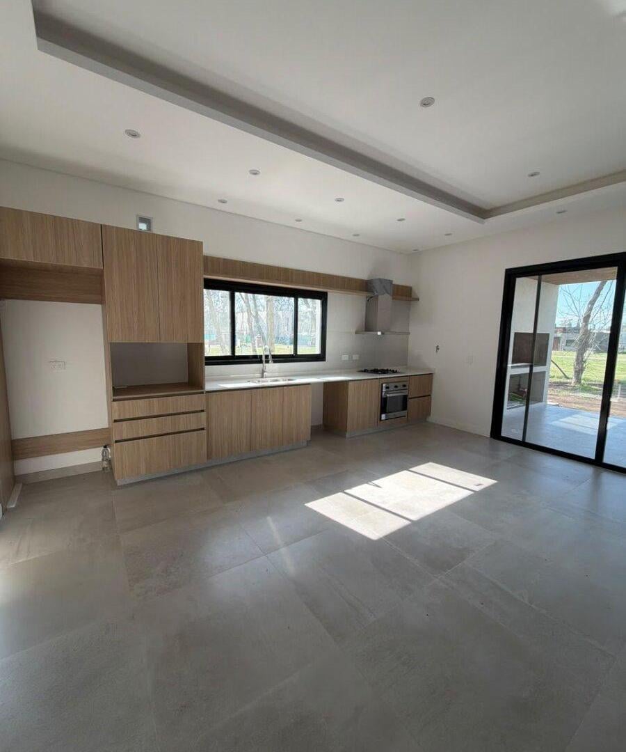 Foto de Casa en venta en Santa Sofía, 1 planta, 3 dormitorios, escritorio, 2, imagen 1