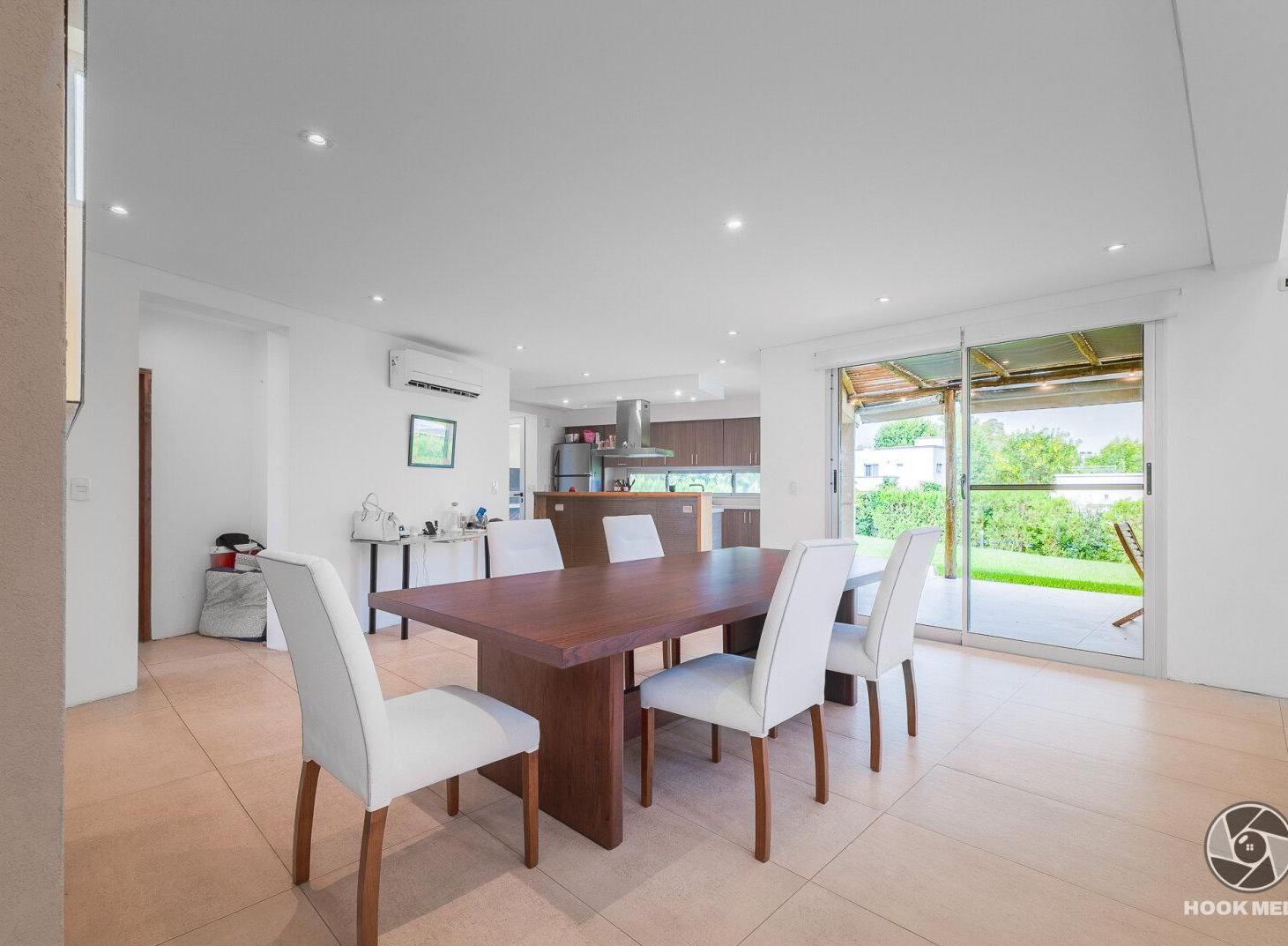 Foto de CASA EN ALQUILER, 4 dormitorios, parrilla, pileta; IMPECABLE en Barrio, imagen 3
