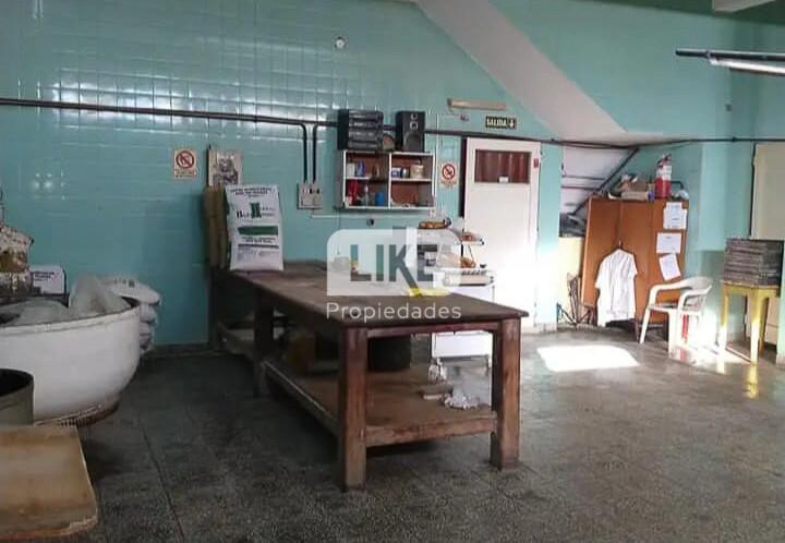 Foto de Venta casa con local comercial y deposito, imagen 4