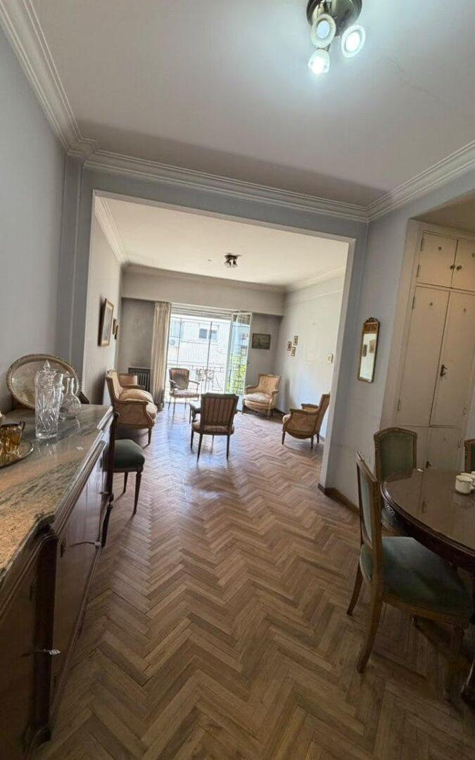 Foto de Departamento EN VENTA. A reciclar, tres dormitorios, con balcon al, imagen 1