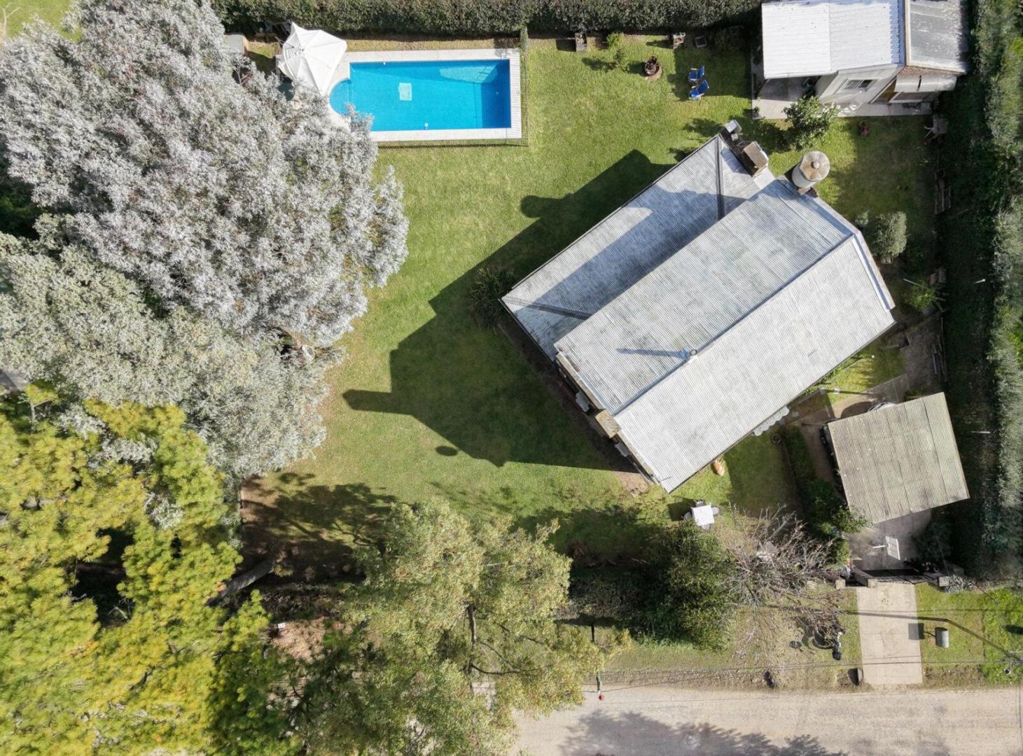 Foto de Chalet Tradicional en Acacias Blancas | Lote de 1244m² con Piscina y, imagen 1