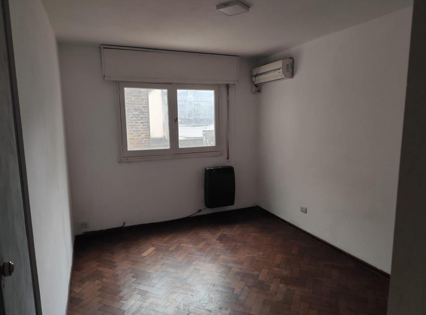 Foto de Departamento tres dormitorios en venta montevideo y roca, imagen 2