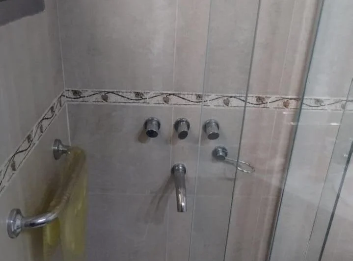 Precioso semipiso de 3 ambientes con balcón corrido a la calle