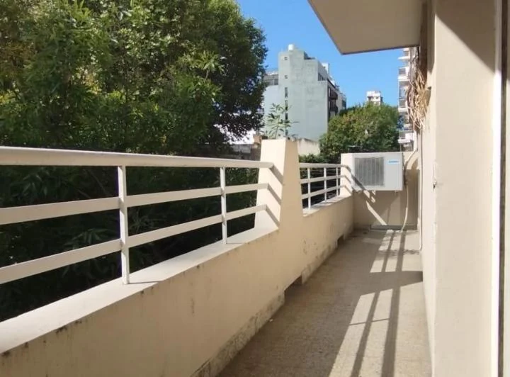 Precioso semipiso de 3 ambientes con balcón corrido a la calle 5
