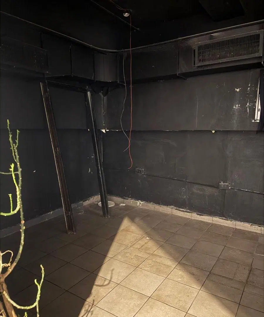 ORDEN DE VENDER! Local de 139 m2 A USD669 EL METRO - SOTANO 4