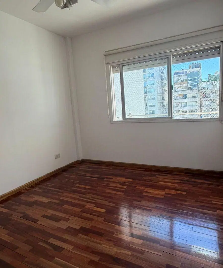 Precioso 3 amb en venta con balcon corrido y cochera de 22 años. 3
