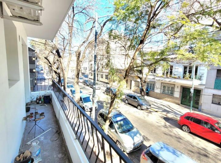 EXCELENTE UBICACIÓN "Escalada 20", DEPARTAMENTO 3 AMBIENTES AL FRENTE CON BALCÓN 1