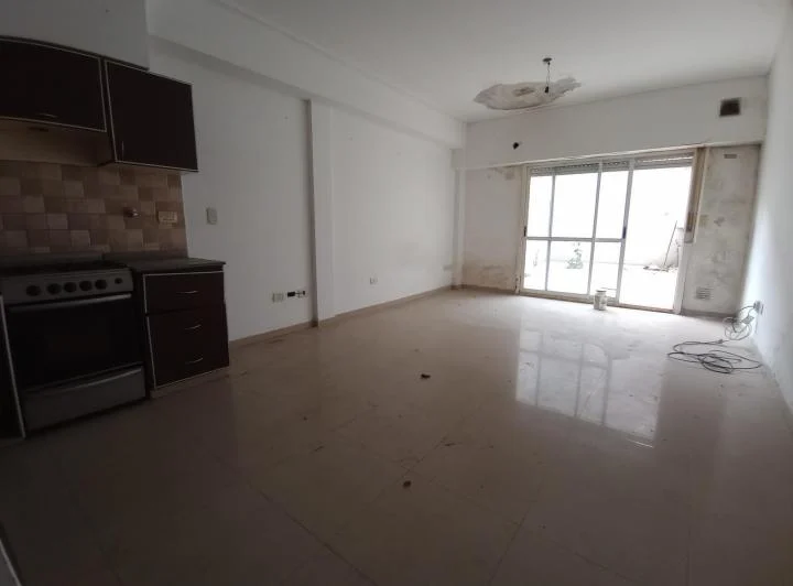 Alquiler Monoambiente en Liniers con Patio Grande 1