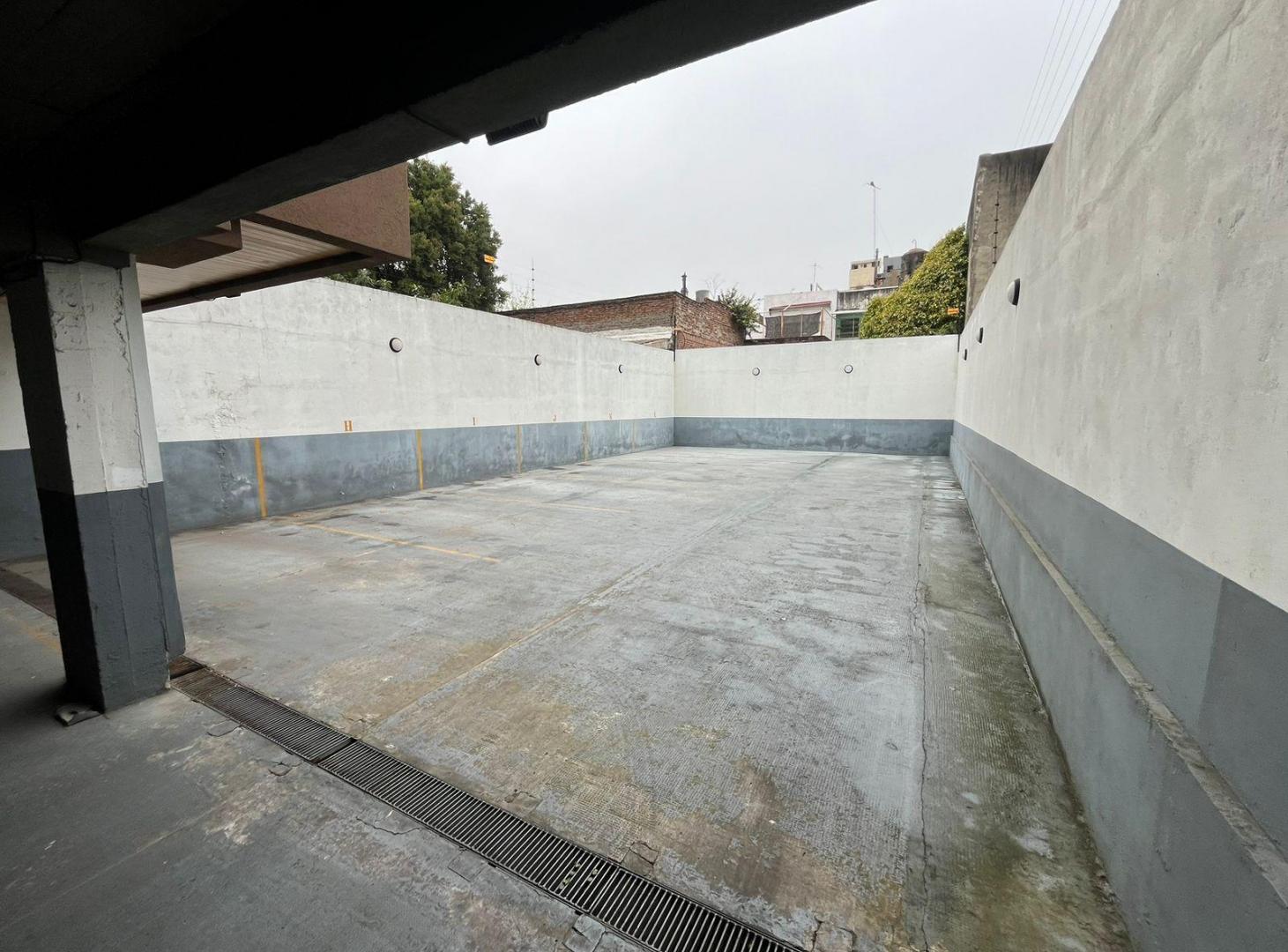 Cochera en Alquiler y Venta • Fonrouge500 - descubierta