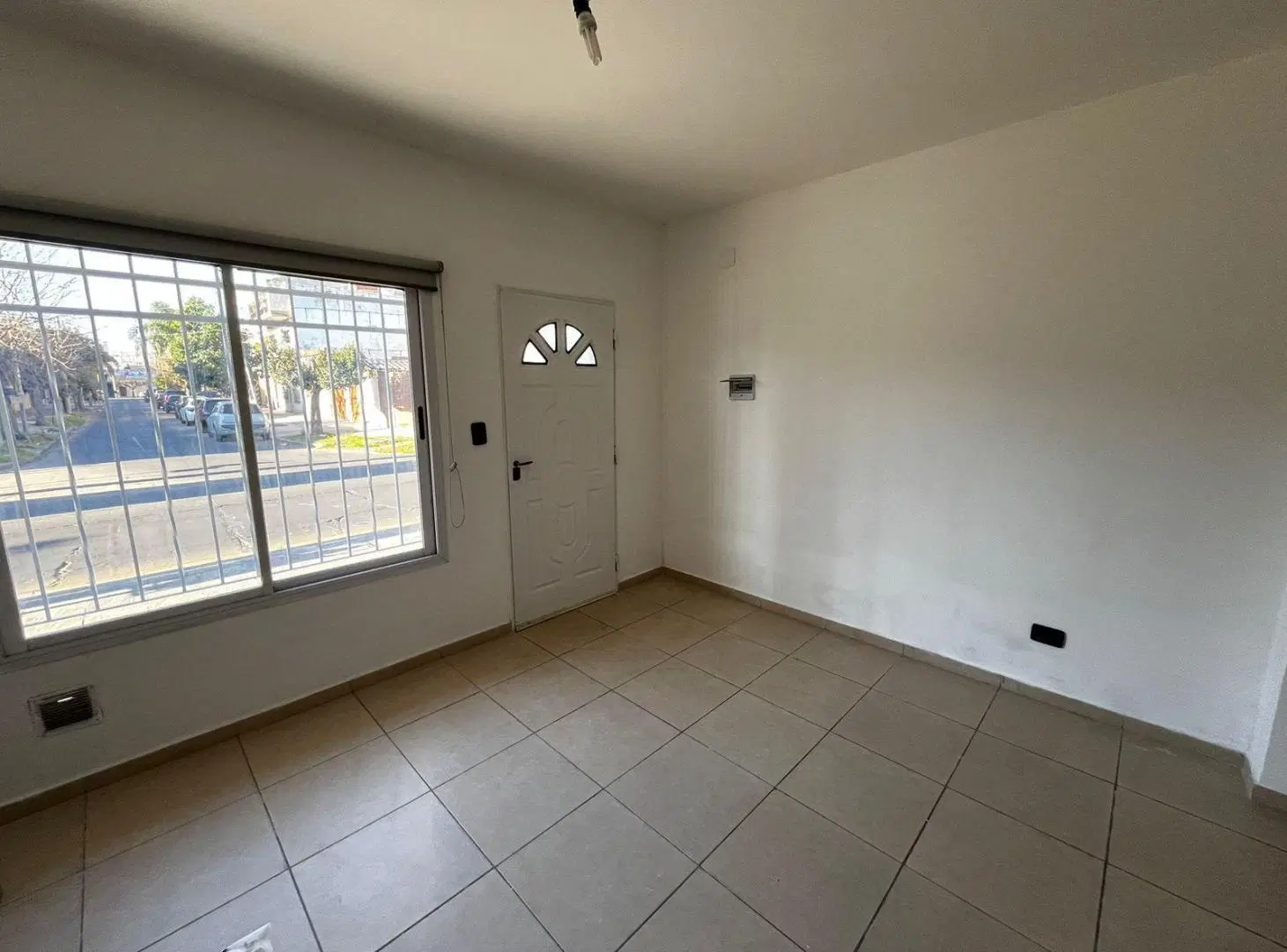 Alquiler • Departamento 2 ambientes con patio • Alte Brown 2495 UF 3 5