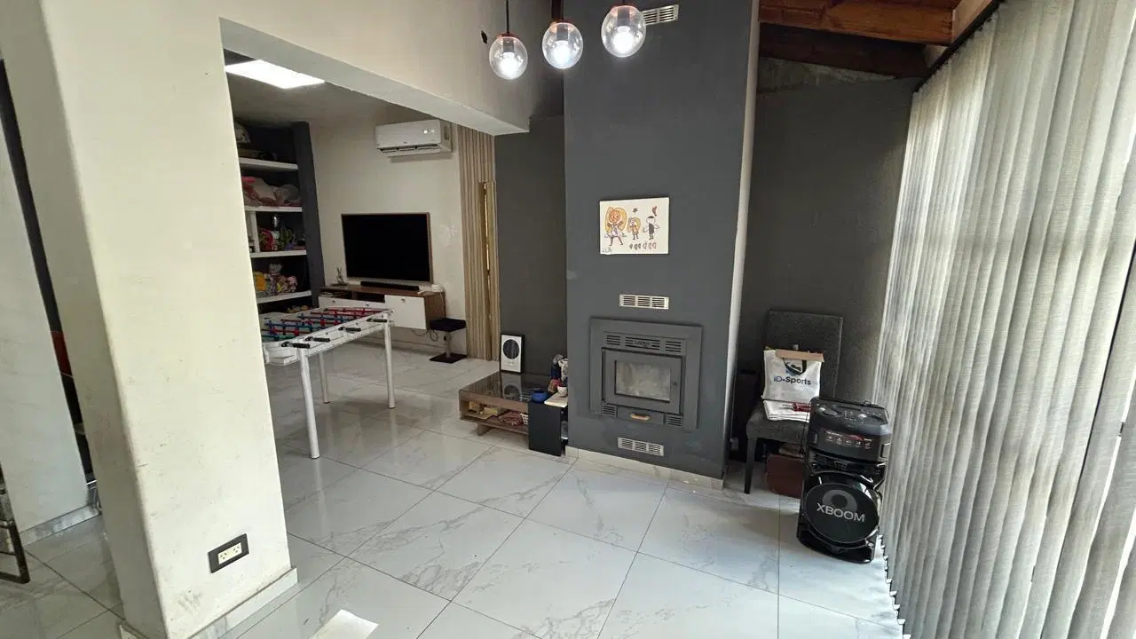 Casa de gran tamaño c/ Pileta en Tablada 8