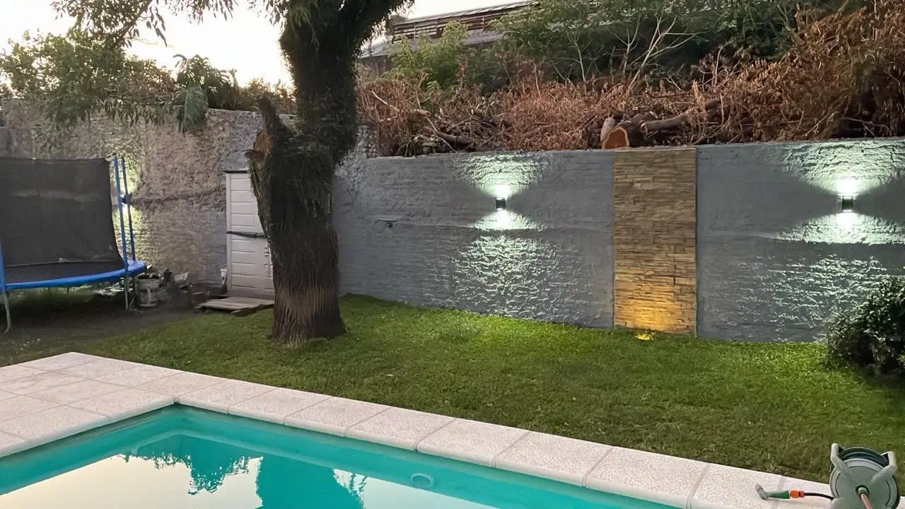 Casa de gran tamaño c/ Pileta en Tablada 4