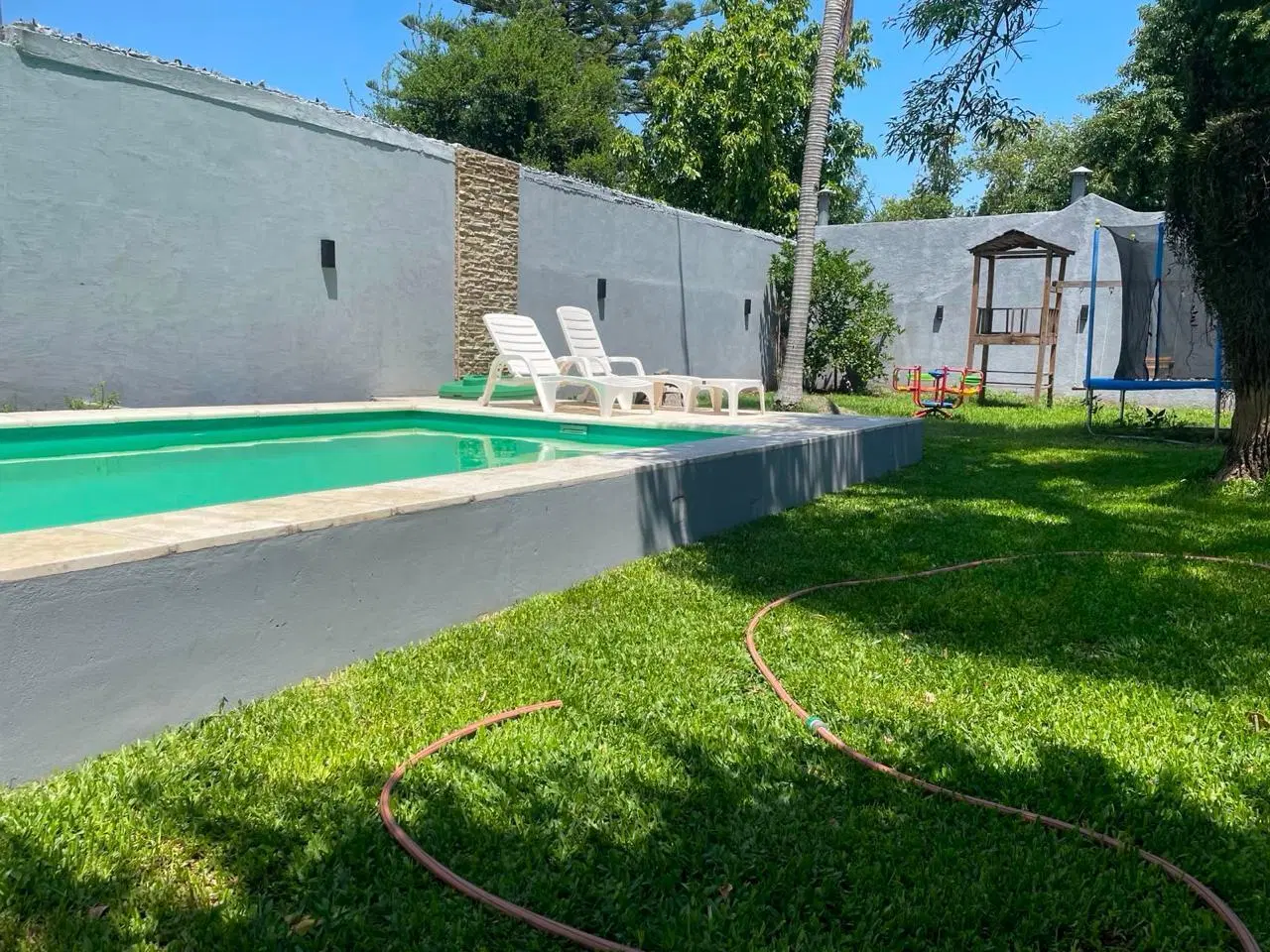 Casa de gran tamaño c/ Pileta en Tablada 3