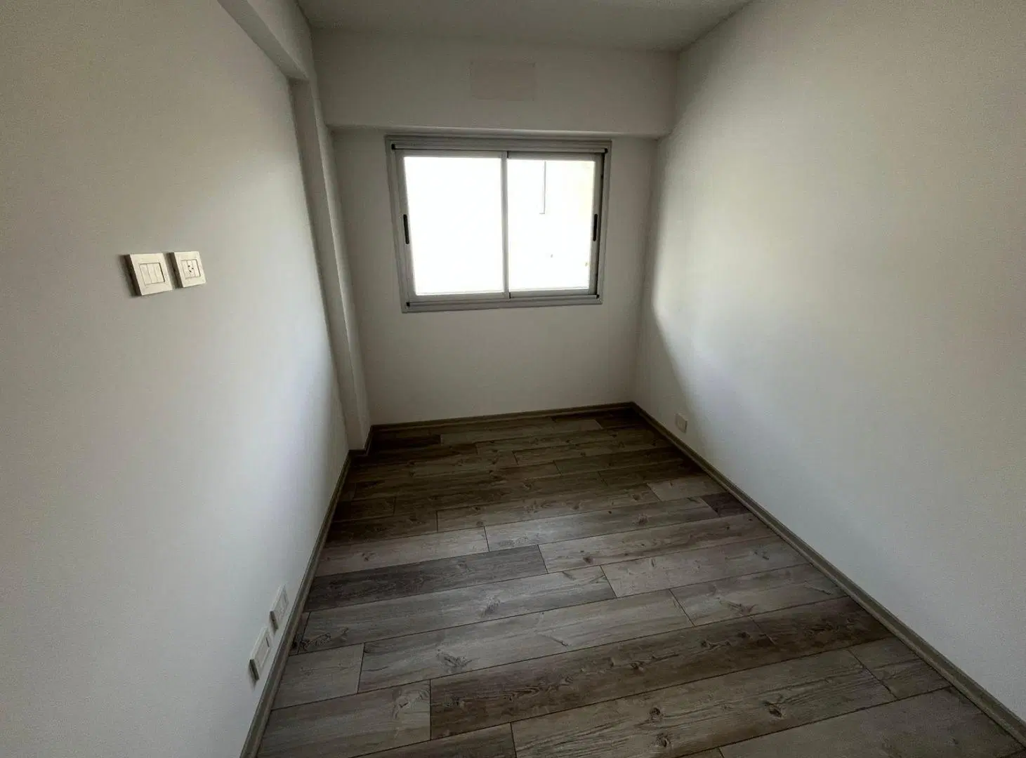 Dpto • 3 amb con cochera y patio, con parrilla • M.Leguizamon 700 liniers 4