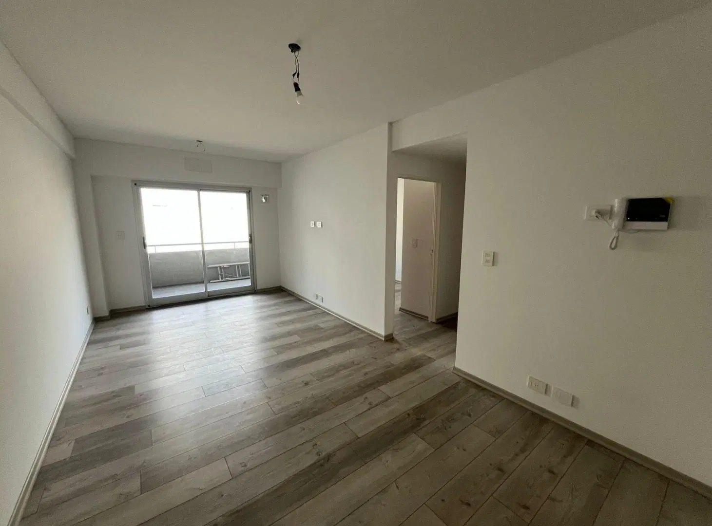 Dpto • 3 amb con cochera y patio, con parrilla • M.Leguizamon 700 liniers 3