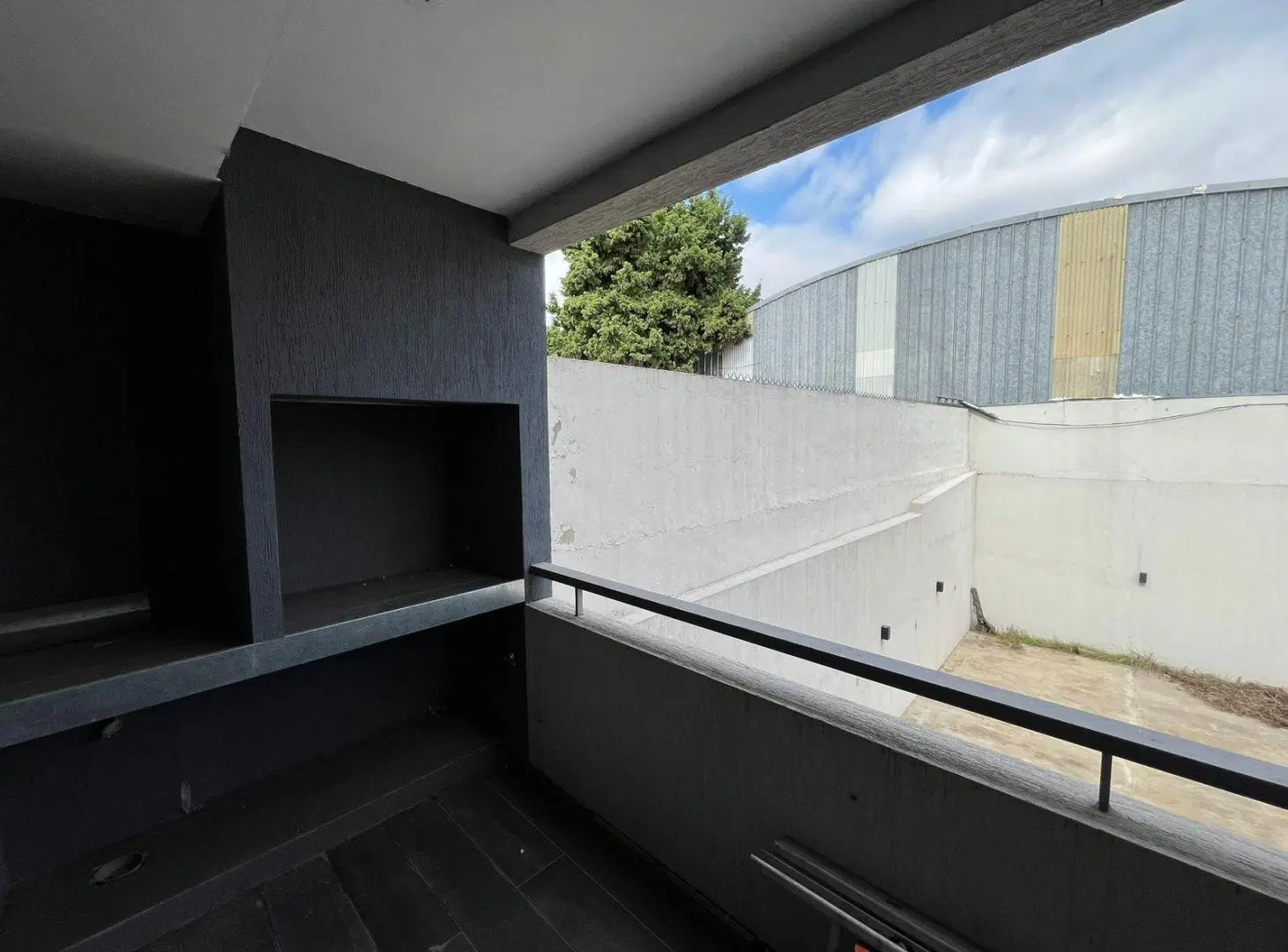 Dpto • 3 amb con cochera y patio, con parrilla • M.Leguizamon 700 liniers 5