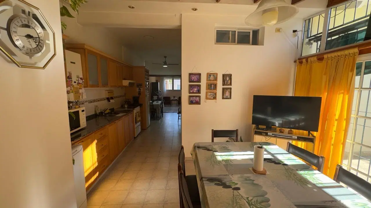 Venta - Casa Muy Luminosa sobre Lote Propio en Esquina - 4 amb 110m2 - Ramos Mejia 3