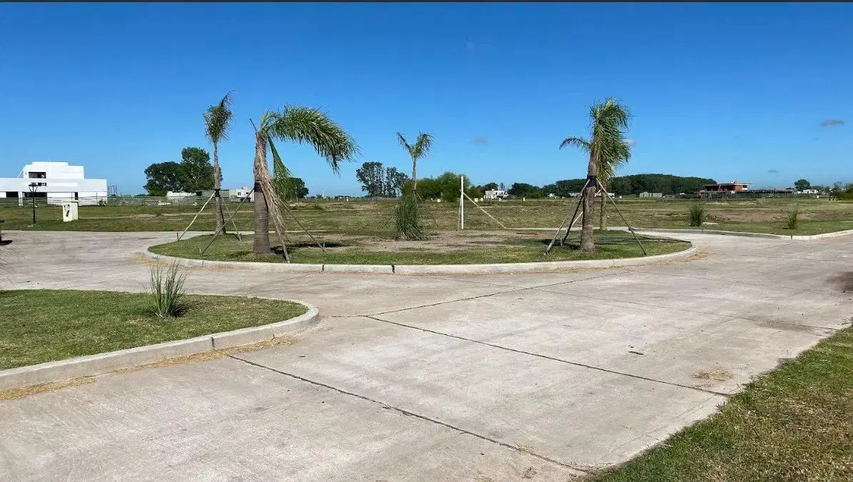 Permuta por propiedad, lote 800m2 • Fondo a laguna • Barrio la Alameda 5