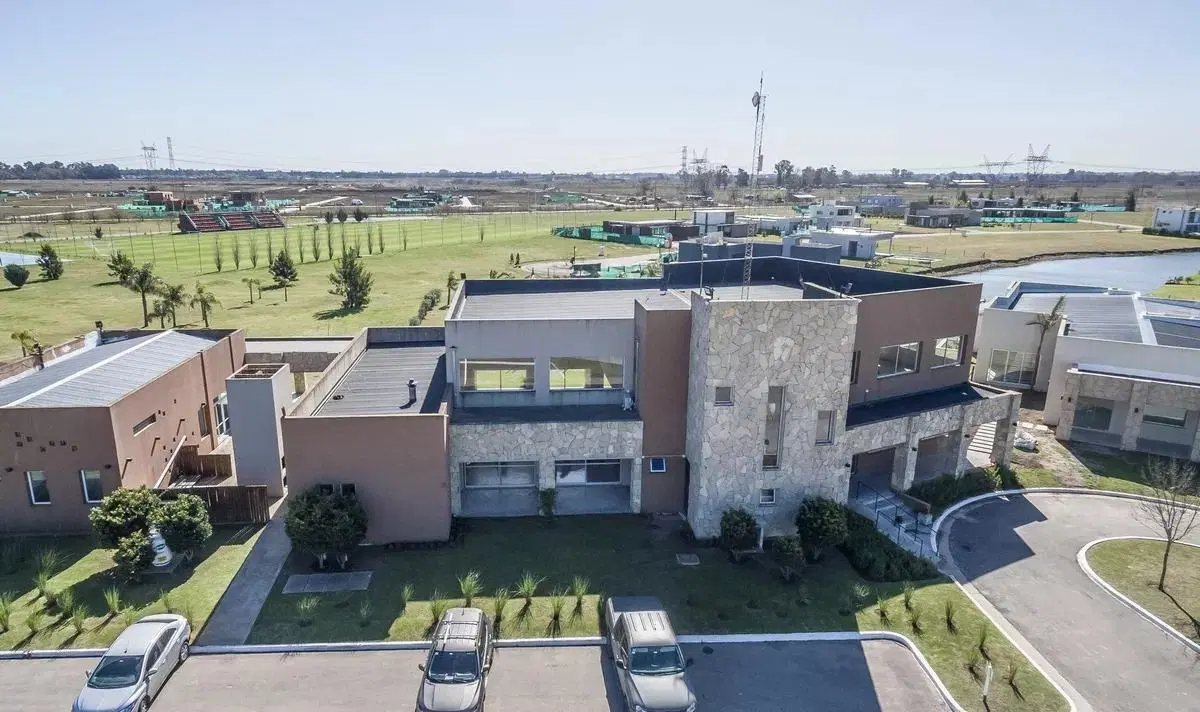 Permuta por propiedad, lote 800m2 • Fondo a laguna • Barrio la Alameda 2