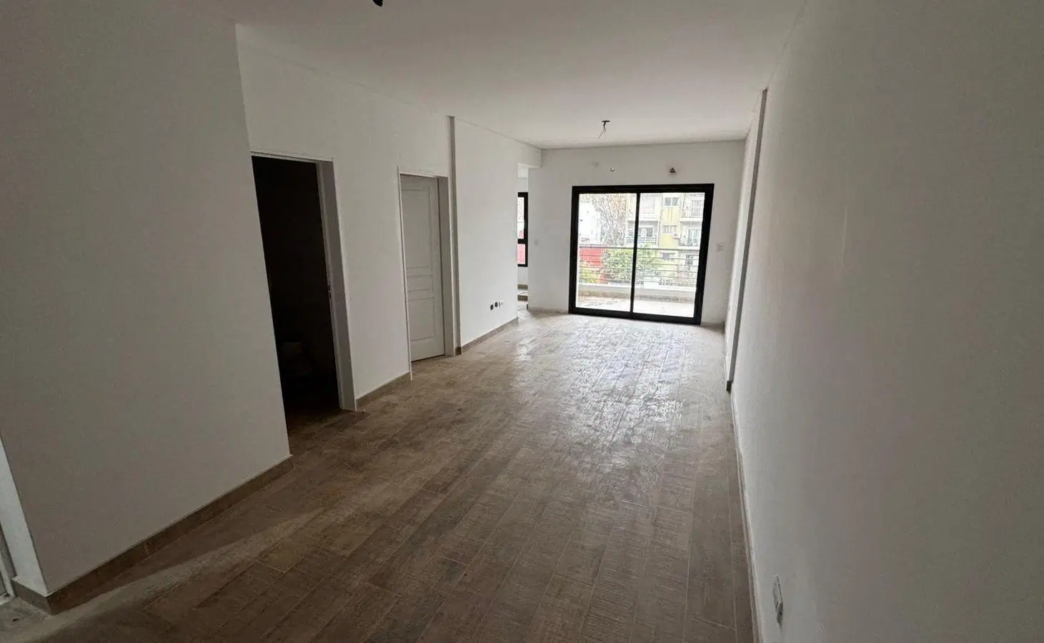 Semipiso - 2 amb con 2 baños, cocina separada - Miralla y Artigas 5