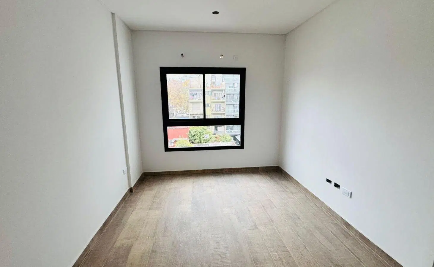 Semipiso - 2 amb con 2 baños, cocina separada - Miralla y Artigas 8