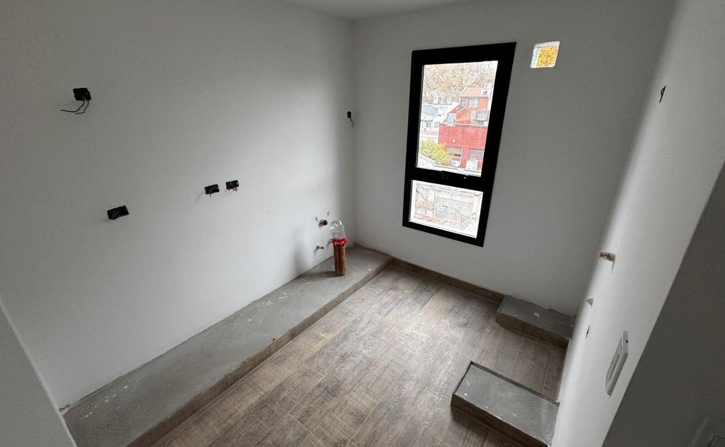 Foto de Semipiso - 2 amb con 2 baños, cocina separada - Miralla y Artigas, imagen 4