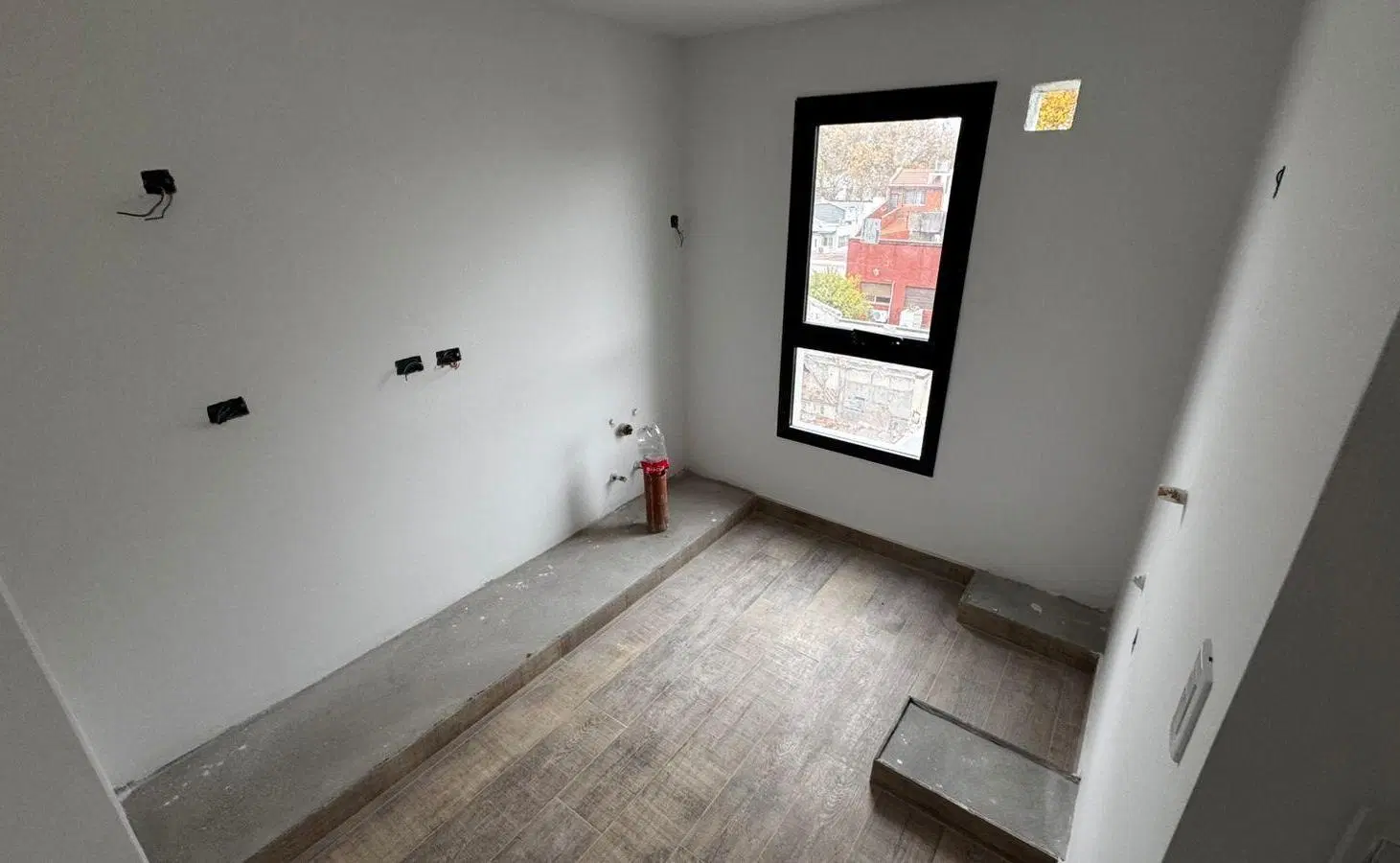Semipiso - 2 amb con 2 baños, cocina separada - Miralla y Artigas 3