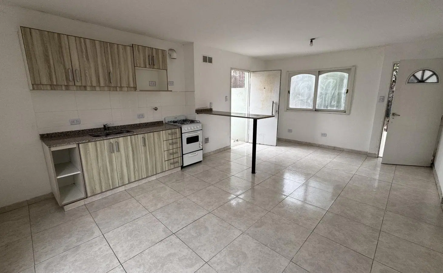 VENTA PH 3 AMBIENTES RECICLADO - CON PATIO - LUMINOSO - LA TABLADA 5