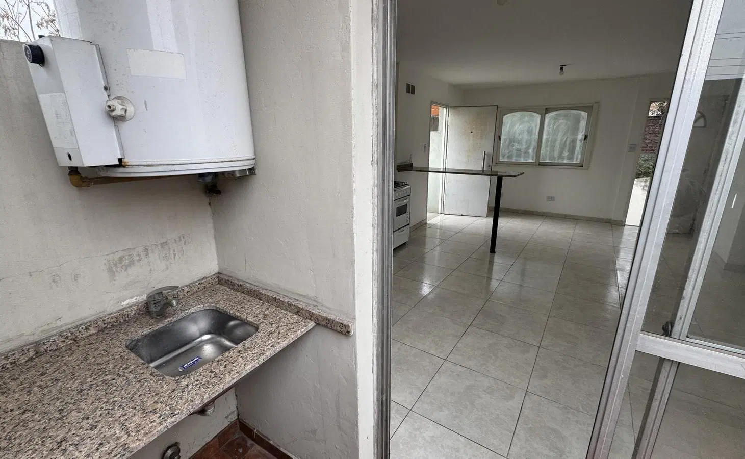 VENTA PH 3 AMBIENTES RECICLADO - CON PATIO - LUMINOSO - LA TABLADA 8